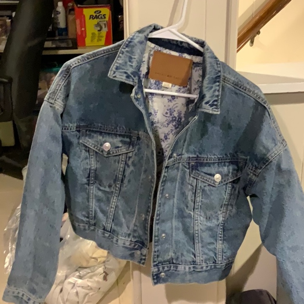 American Eagle woman’s jean jacket